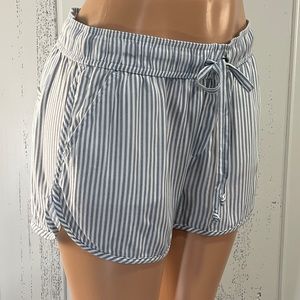 *So Women's Blue & White Striped Tie Waist Short Shorts Size L